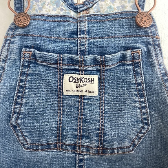Osh Kosh light wash medium weight denim overalls with front + back logos Sz 5t - Picture 3 of 10